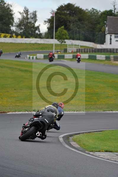 Mallory park Leicestershire;Mallory park photographs;Motorcycle action photographs;event digital images;eventdigitalimages;mallory park;no limits trackday;peter wileman photography;trackday;trackday digital images;trackday photos