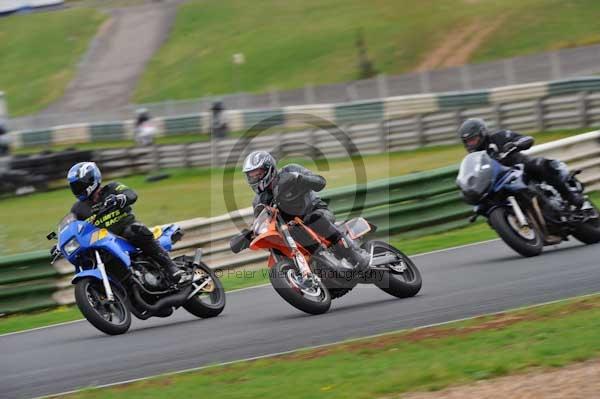 Mallory park Leicestershire;Mallory park photographs;Motorcycle action photographs;event digital images;eventdigitalimages;mallory park;no limits trackday;peter wileman photography;trackday;trackday digital images;trackday photos