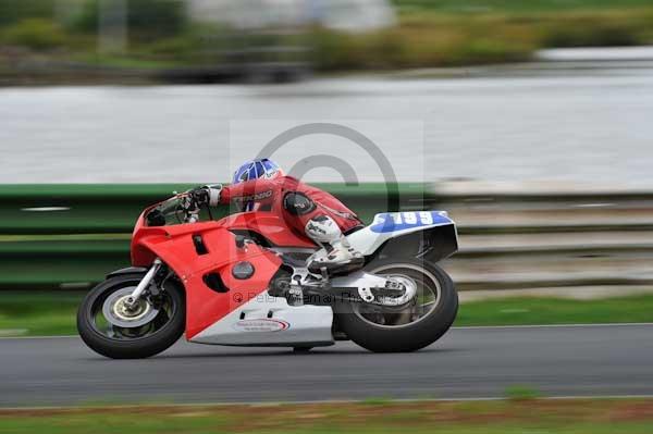 Mallory park Leicestershire;Mallory park photographs;Motorcycle action photographs;event digital images;eventdigitalimages;mallory park;no limits trackday;peter wileman photography;trackday;trackday digital images;trackday photos