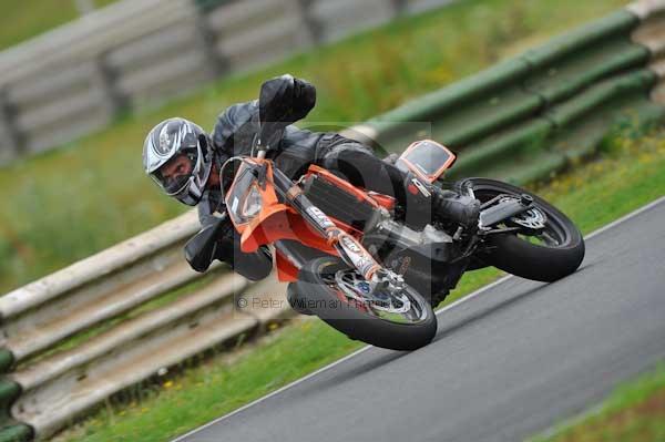 Mallory park Leicestershire;Mallory park photographs;Motorcycle action photographs;event digital images;eventdigitalimages;mallory park;no limits trackday;peter wileman photography;trackday;trackday digital images;trackday photos