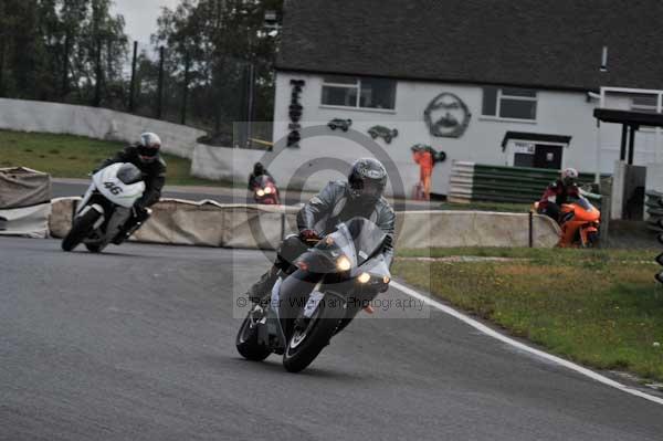 Mallory park Leicestershire;Mallory park photographs;Motorcycle action photographs;event digital images;eventdigitalimages;mallory park;no limits trackday;peter wileman photography;trackday;trackday digital images;trackday photos