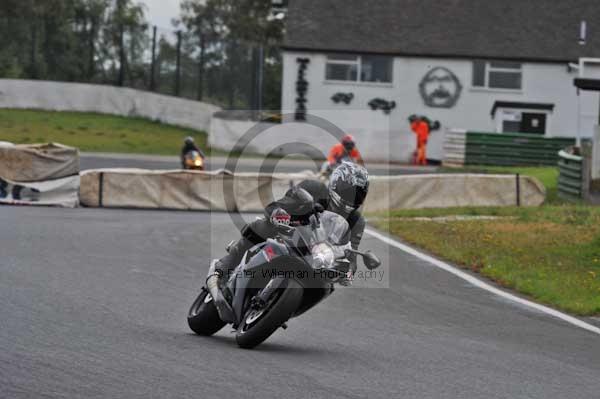 Mallory park Leicestershire;Mallory park photographs;Motorcycle action photographs;event digital images;eventdigitalimages;mallory park;no limits trackday;peter wileman photography;trackday;trackday digital images;trackday photos