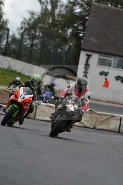 Mallory park Leicestershire;Mallory park photographs;Motorcycle action photographs;event digital images;eventdigitalimages;mallory park;no limits trackday;peter wileman photography;trackday;trackday digital images;trackday photos