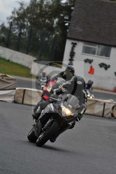 Mallory park Leicestershire;Mallory park photographs;Motorcycle action photographs;event digital images;eventdigitalimages;mallory park;no limits trackday;peter wileman photography;trackday;trackday digital images;trackday photos