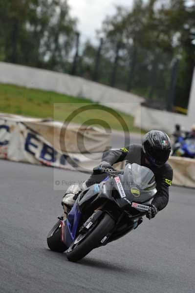 Mallory park Leicestershire;Mallory park photographs;Motorcycle action photographs;event digital images;eventdigitalimages;mallory park;no limits trackday;peter wileman photography;trackday;trackday digital images;trackday photos