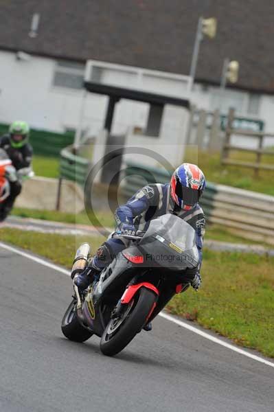 Mallory park Leicestershire;Mallory park photographs;Motorcycle action photographs;event digital images;eventdigitalimages;mallory park;no limits trackday;peter wileman photography;trackday;trackday digital images;trackday photos