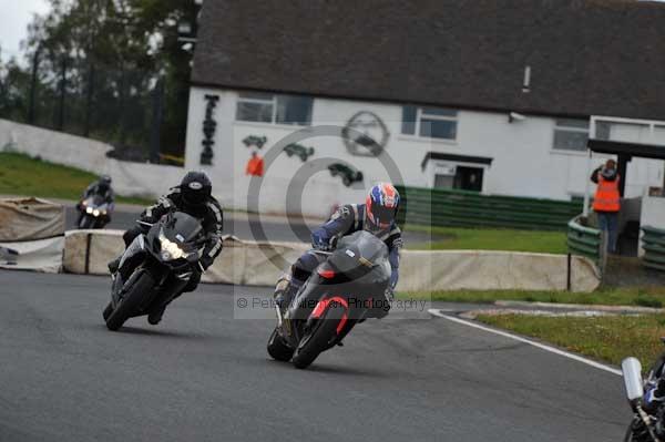 Mallory park Leicestershire;Mallory park photographs;Motorcycle action photographs;event digital images;eventdigitalimages;mallory park;no limits trackday;peter wileman photography;trackday;trackday digital images;trackday photos