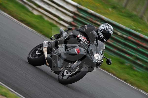 Mallory park Leicestershire;Mallory park photographs;Motorcycle action photographs;event digital images;eventdigitalimages;mallory park;no limits trackday;peter wileman photography;trackday;trackday digital images;trackday photos