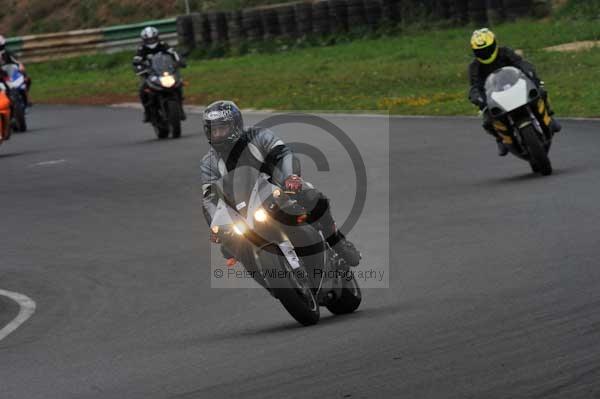 Mallory park Leicestershire;Mallory park photographs;Motorcycle action photographs;event digital images;eventdigitalimages;mallory park;no limits trackday;peter wileman photography;trackday;trackday digital images;trackday photos