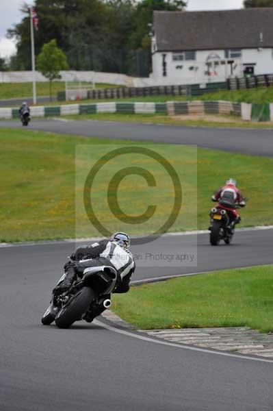 Mallory park Leicestershire;Mallory park photographs;Motorcycle action photographs;event digital images;eventdigitalimages;mallory park;no limits trackday;peter wileman photography;trackday;trackday digital images;trackday photos