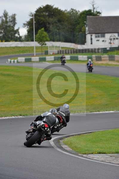 Mallory park Leicestershire;Mallory park photographs;Motorcycle action photographs;event digital images;eventdigitalimages;mallory park;no limits trackday;peter wileman photography;trackday;trackday digital images;trackday photos