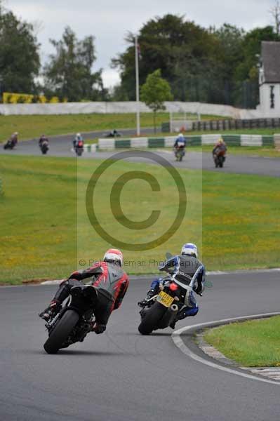 Mallory park Leicestershire;Mallory park photographs;Motorcycle action photographs;event digital images;eventdigitalimages;mallory park;no limits trackday;peter wileman photography;trackday;trackday digital images;trackday photos