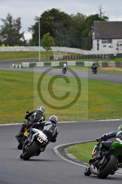 Mallory park Leicestershire;Mallory park photographs;Motorcycle action photographs;event digital images;eventdigitalimages;mallory park;no limits trackday;peter wileman photography;trackday;trackday digital images;trackday photos