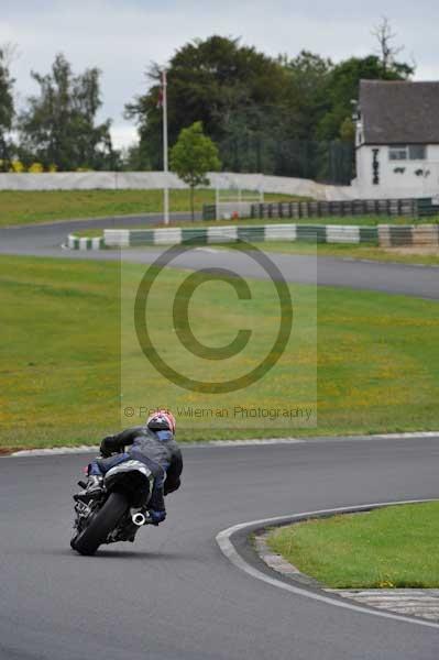 Mallory park Leicestershire;Mallory park photographs;Motorcycle action photographs;event digital images;eventdigitalimages;mallory park;no limits trackday;peter wileman photography;trackday;trackday digital images;trackday photos