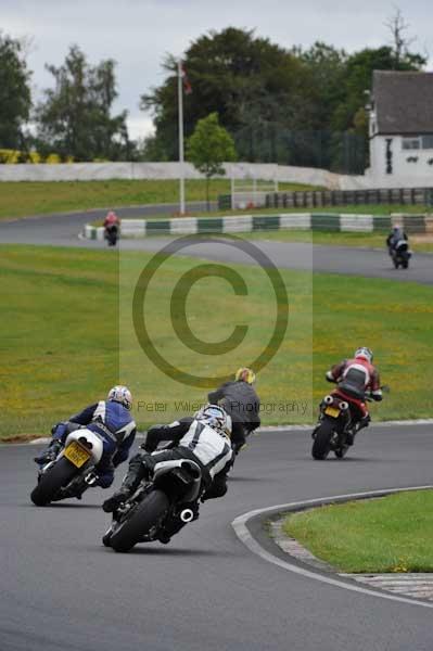 Mallory park Leicestershire;Mallory park photographs;Motorcycle action photographs;event digital images;eventdigitalimages;mallory park;no limits trackday;peter wileman photography;trackday;trackday digital images;trackday photos