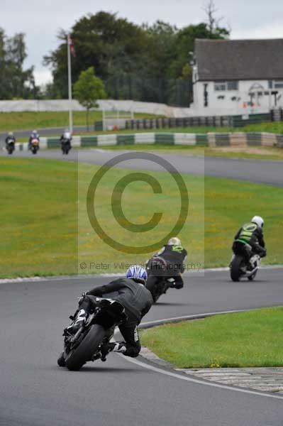 Mallory park Leicestershire;Mallory park photographs;Motorcycle action photographs;event digital images;eventdigitalimages;mallory park;no limits trackday;peter wileman photography;trackday;trackday digital images;trackday photos