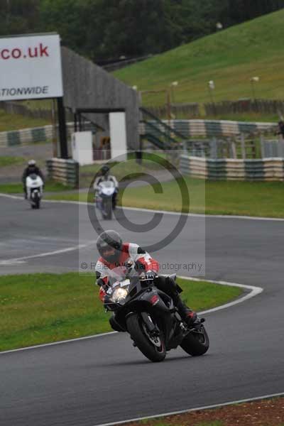 Mallory park Leicestershire;Mallory park photographs;Motorcycle action photographs;event digital images;eventdigitalimages;mallory park;no limits trackday;peter wileman photography;trackday;trackday digital images;trackday photos