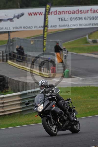 Mallory park Leicestershire;Mallory park photographs;Motorcycle action photographs;event digital images;eventdigitalimages;mallory park;no limits trackday;peter wileman photography;trackday;trackday digital images;trackday photos