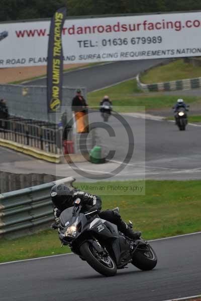 Mallory park Leicestershire;Mallory park photographs;Motorcycle action photographs;event digital images;eventdigitalimages;mallory park;no limits trackday;peter wileman photography;trackday;trackday digital images;trackday photos