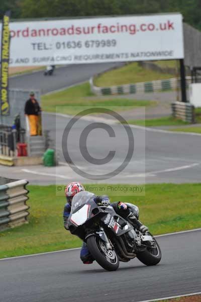 Mallory park Leicestershire;Mallory park photographs;Motorcycle action photographs;event digital images;eventdigitalimages;mallory park;no limits trackday;peter wileman photography;trackday;trackday digital images;trackday photos