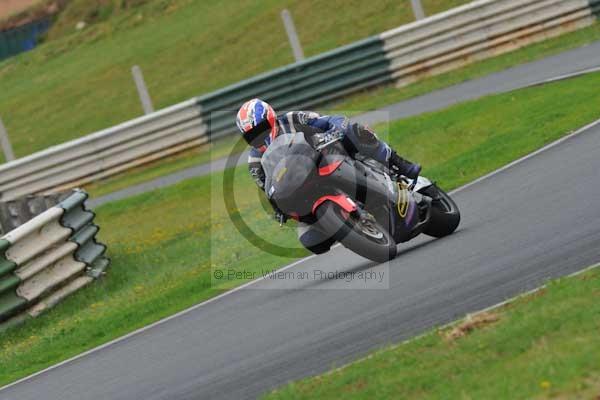 Mallory park Leicestershire;Mallory park photographs;Motorcycle action photographs;event digital images;eventdigitalimages;mallory park;no limits trackday;peter wileman photography;trackday;trackday digital images;trackday photos