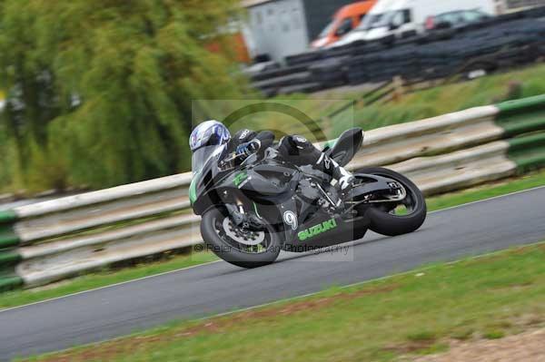 Mallory park Leicestershire;Mallory park photographs;Motorcycle action photographs;event digital images;eventdigitalimages;mallory park;no limits trackday;peter wileman photography;trackday;trackday digital images;trackday photos