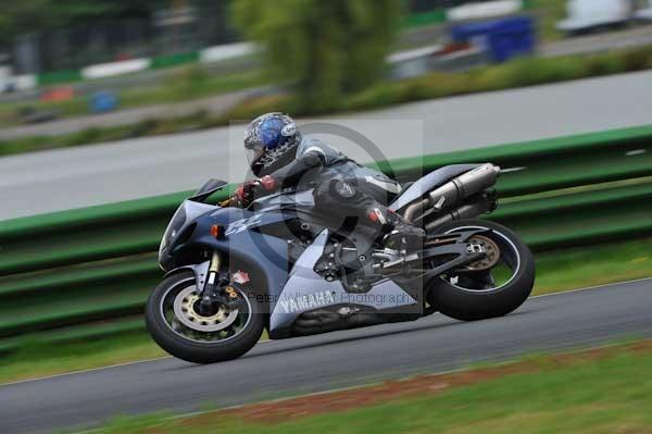 Mallory park Leicestershire;Mallory park photographs;Motorcycle action photographs;event digital images;eventdigitalimages;mallory park;no limits trackday;peter wileman photography;trackday;trackday digital images;trackday photos