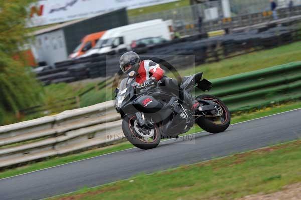 Mallory park Leicestershire;Mallory park photographs;Motorcycle action photographs;event digital images;eventdigitalimages;mallory park;no limits trackday;peter wileman photography;trackday;trackday digital images;trackday photos