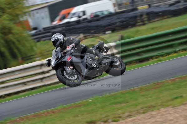 Mallory park Leicestershire;Mallory park photographs;Motorcycle action photographs;event digital images;eventdigitalimages;mallory park;no limits trackday;peter wileman photography;trackday;trackday digital images;trackday photos