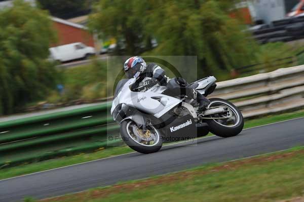 Mallory park Leicestershire;Mallory park photographs;Motorcycle action photographs;event digital images;eventdigitalimages;mallory park;no limits trackday;peter wileman photography;trackday;trackday digital images;trackday photos