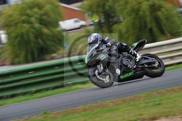 Mallory park Leicestershire;Mallory park photographs;Motorcycle action photographs;event digital images;eventdigitalimages;mallory park;no limits trackday;peter wileman photography;trackday;trackday digital images;trackday photos