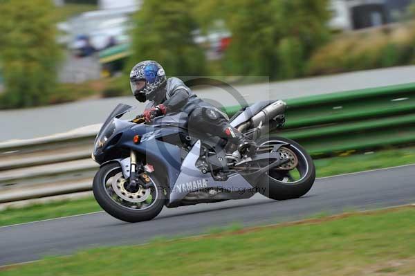 Mallory park Leicestershire;Mallory park photographs;Motorcycle action photographs;event digital images;eventdigitalimages;mallory park;no limits trackday;peter wileman photography;trackday;trackday digital images;trackday photos