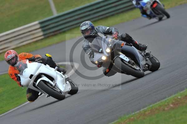 Mallory park Leicestershire;Mallory park photographs;Motorcycle action photographs;event digital images;eventdigitalimages;mallory park;no limits trackday;peter wileman photography;trackday;trackday digital images;trackday photos