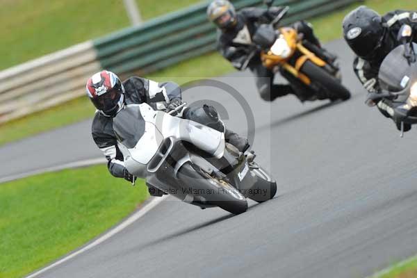 Mallory park Leicestershire;Mallory park photographs;Motorcycle action photographs;event digital images;eventdigitalimages;mallory park;no limits trackday;peter wileman photography;trackday;trackday digital images;trackday photos