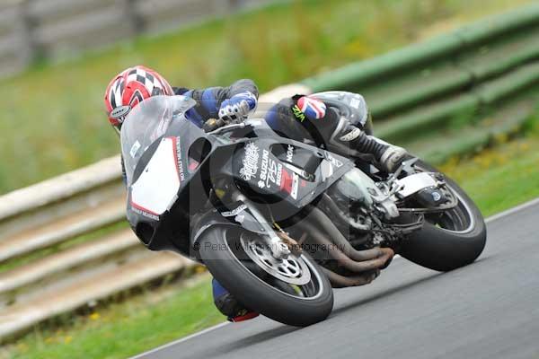 Mallory park Leicestershire;Mallory park photographs;Motorcycle action photographs;event digital images;eventdigitalimages;mallory park;no limits trackday;peter wileman photography;trackday;trackday digital images;trackday photos