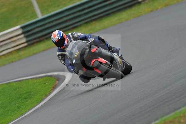 Mallory park Leicestershire;Mallory park photographs;Motorcycle action photographs;event digital images;eventdigitalimages;mallory park;no limits trackday;peter wileman photography;trackday;trackday digital images;trackday photos