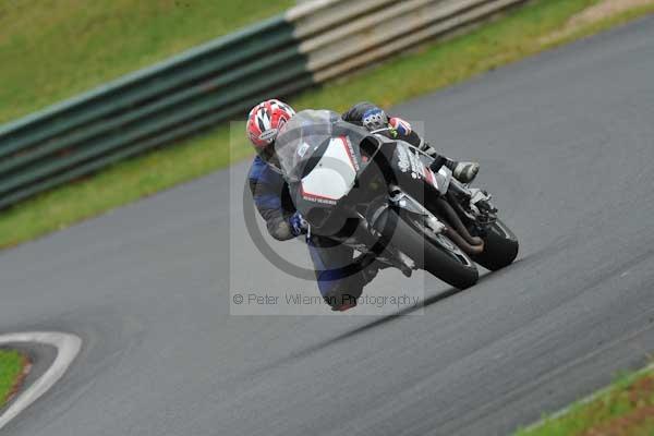 Mallory park Leicestershire;Mallory park photographs;Motorcycle action photographs;event digital images;eventdigitalimages;mallory park;no limits trackday;peter wileman photography;trackday;trackday digital images;trackday photos