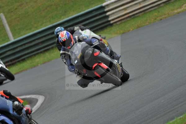 Mallory park Leicestershire;Mallory park photographs;Motorcycle action photographs;event digital images;eventdigitalimages;mallory park;no limits trackday;peter wileman photography;trackday;trackday digital images;trackday photos