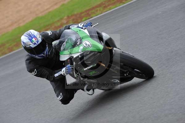 Mallory park Leicestershire;Mallory park photographs;Motorcycle action photographs;event digital images;eventdigitalimages;mallory park;no limits trackday;peter wileman photography;trackday;trackday digital images;trackday photos