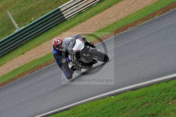 Mallory park Leicestershire;Mallory park photographs;Motorcycle action photographs;event digital images;eventdigitalimages;mallory park;no limits trackday;peter wileman photography;trackday;trackday digital images;trackday photos