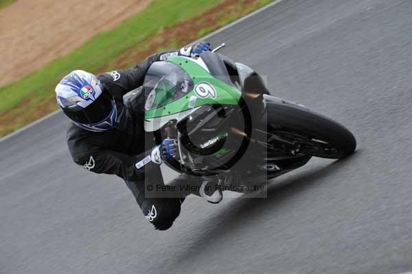 Mallory park Leicestershire;Mallory park photographs;Motorcycle action photographs;event digital images;eventdigitalimages;mallory park;no limits trackday;peter wileman photography;trackday;trackday digital images;trackday photos