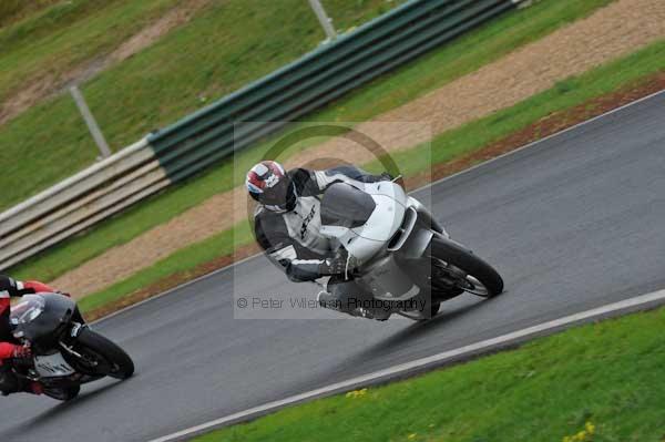 Mallory park Leicestershire;Mallory park photographs;Motorcycle action photographs;event digital images;eventdigitalimages;mallory park;no limits trackday;peter wileman photography;trackday;trackday digital images;trackday photos