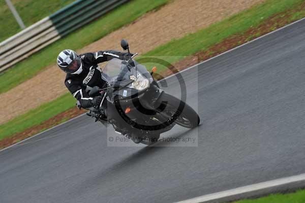 Mallory park Leicestershire;Mallory park photographs;Motorcycle action photographs;event digital images;eventdigitalimages;mallory park;no limits trackday;peter wileman photography;trackday;trackday digital images;trackday photos