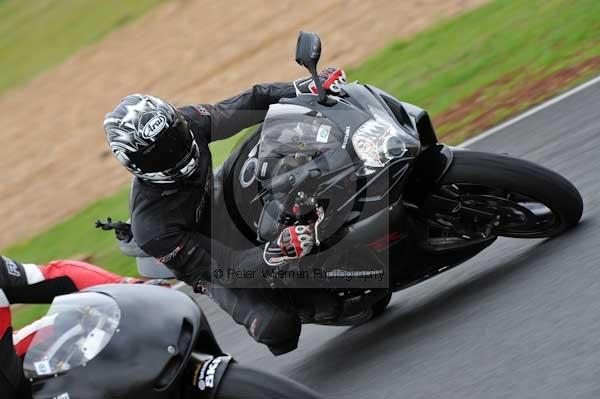 Mallory park Leicestershire;Mallory park photographs;Motorcycle action photographs;event digital images;eventdigitalimages;mallory park;no limits trackday;peter wileman photography;trackday;trackday digital images;trackday photos