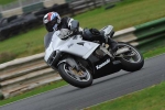 Mallory-park-Leicestershire;Mallory-park-photographs;Motorcycle-action-photographs;event-digital-images;eventdigitalimages;mallory-park;no-limits-trackday;peter-wileman-photography;trackday;trackday-digital-images;trackday-photos