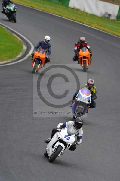 Mallory park Leicestershire;Mallory park photographs;Motorcycle action photographs;event digital images;eventdigitalimages;mallory park;no limits trackday;peter wileman photography;trackday;trackday digital images;trackday photos