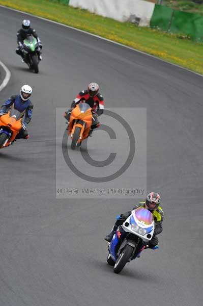 Mallory park Leicestershire;Mallory park photographs;Motorcycle action photographs;event digital images;eventdigitalimages;mallory park;no limits trackday;peter wileman photography;trackday;trackday digital images;trackday photos