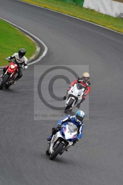 Mallory park Leicestershire;Mallory park photographs;Motorcycle action photographs;event digital images;eventdigitalimages;mallory park;no limits trackday;peter wileman photography;trackday;trackday digital images;trackday photos