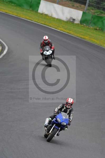 Mallory park Leicestershire;Mallory park photographs;Motorcycle action photographs;event digital images;eventdigitalimages;mallory park;no limits trackday;peter wileman photography;trackday;trackday digital images;trackday photos