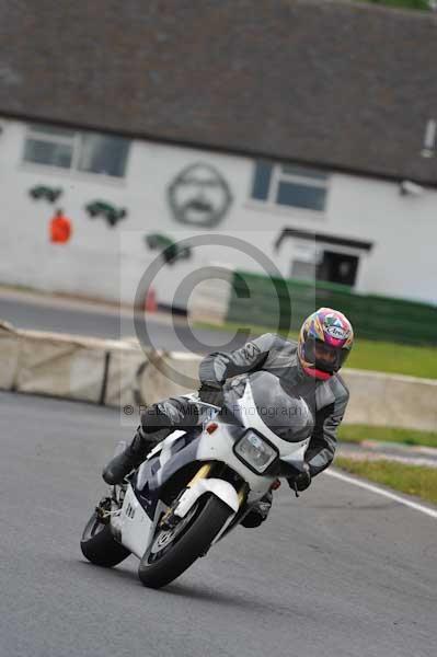 Mallory park Leicestershire;Mallory park photographs;Motorcycle action photographs;event digital images;eventdigitalimages;mallory park;no limits trackday;peter wileman photography;trackday;trackday digital images;trackday photos